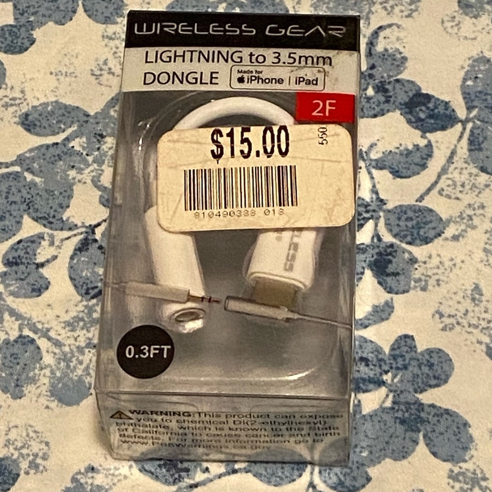 Lot Of 2 Wireless Gear To 3.5mm Dongle iPad/Iphone 2F ~0.3ft
